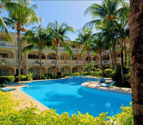 Ground Floor Apartment with 2 bedrooms and 2 bathrooms opposite pool